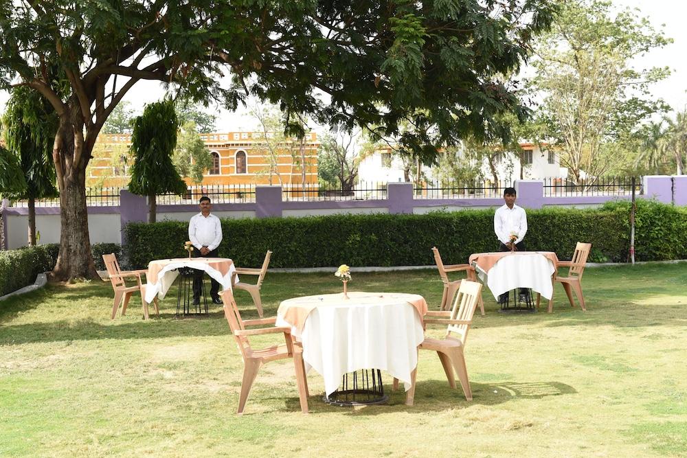 Hotel Lumbini International Бодх-Гая Экстерьер фото