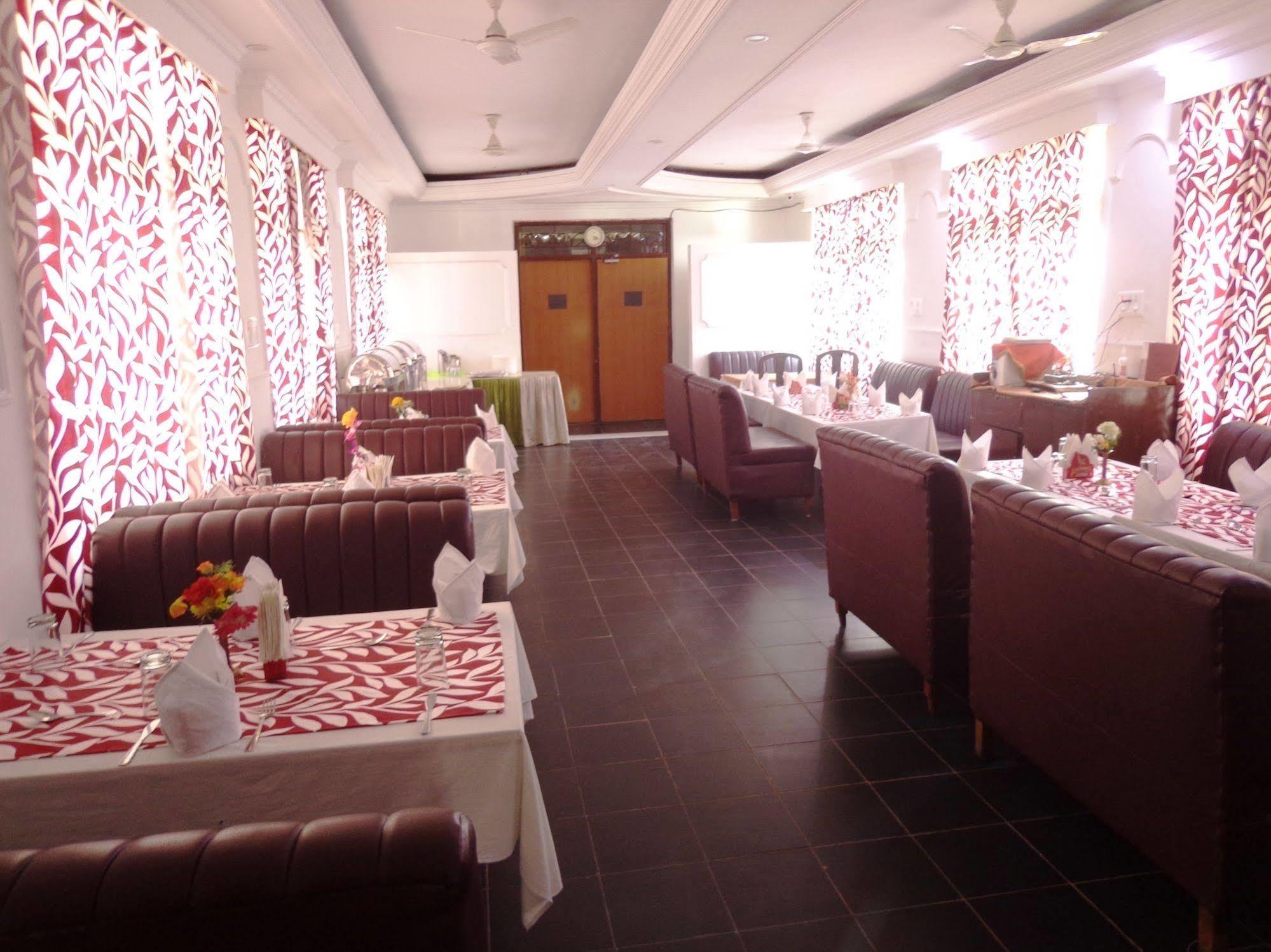 Hotel Lumbini International Бодх-Гая Экстерьер фото